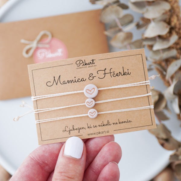 Personalizirano darilo za mamo - set ujemajočih zapestnic s srčkom