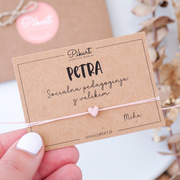 Darilo za socialno pedagoginjo - personalizirana zapestnica s srčkom