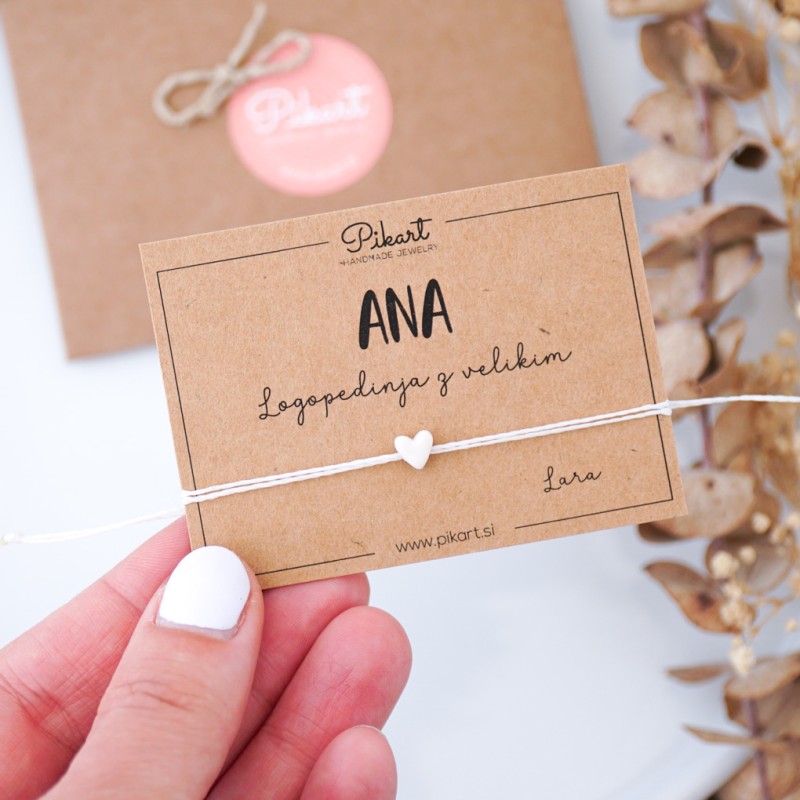 Darilo za logopedinjo - personalizirana zapestnica s srčkom in kartico