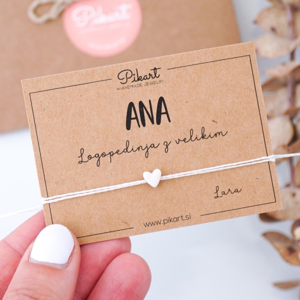 Darilo za logopedinjo - personalizirana zapestnica s srčkom in kartico