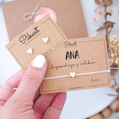 Darilo za logopedinjo - personalizirana zapestnica s srčkom in kartico
