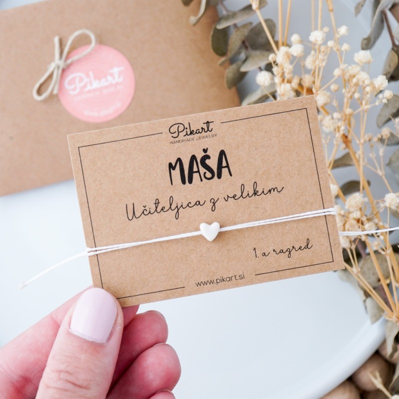 Unikatno darilo za učiteljico - personalizirana zapestnica s srčkom