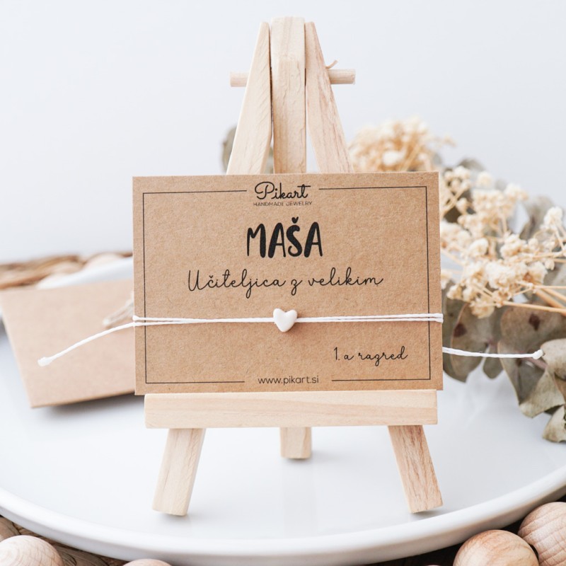 Unikatno darilo za učiteljico - personalizirana zapestnica s srčkom