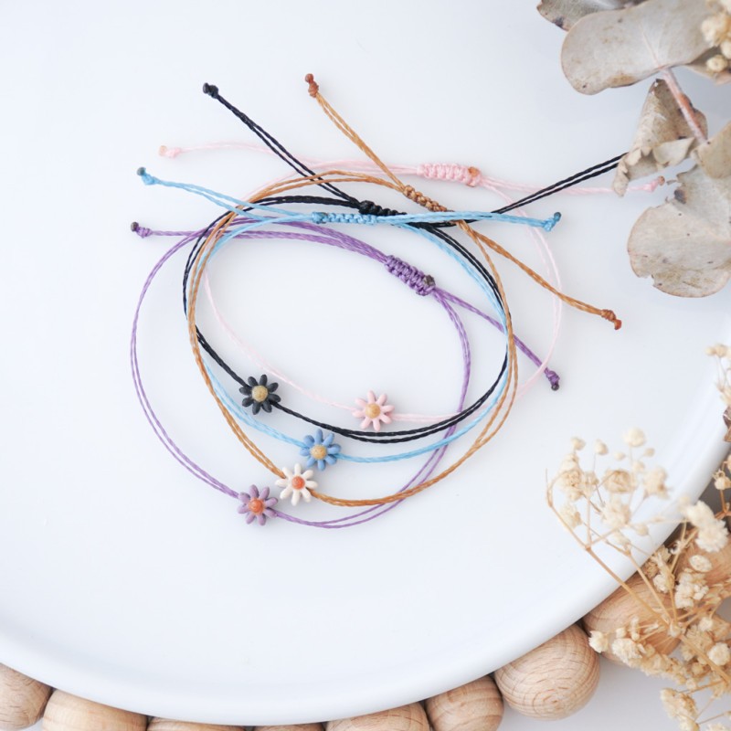 Personalizirano darilo za vzgojiteljice ali učiteljice - zapestnica z rožico