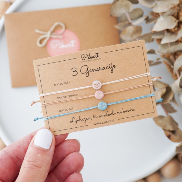 Set ujemajočih zapestnic s srčkom za babi, mami in hči