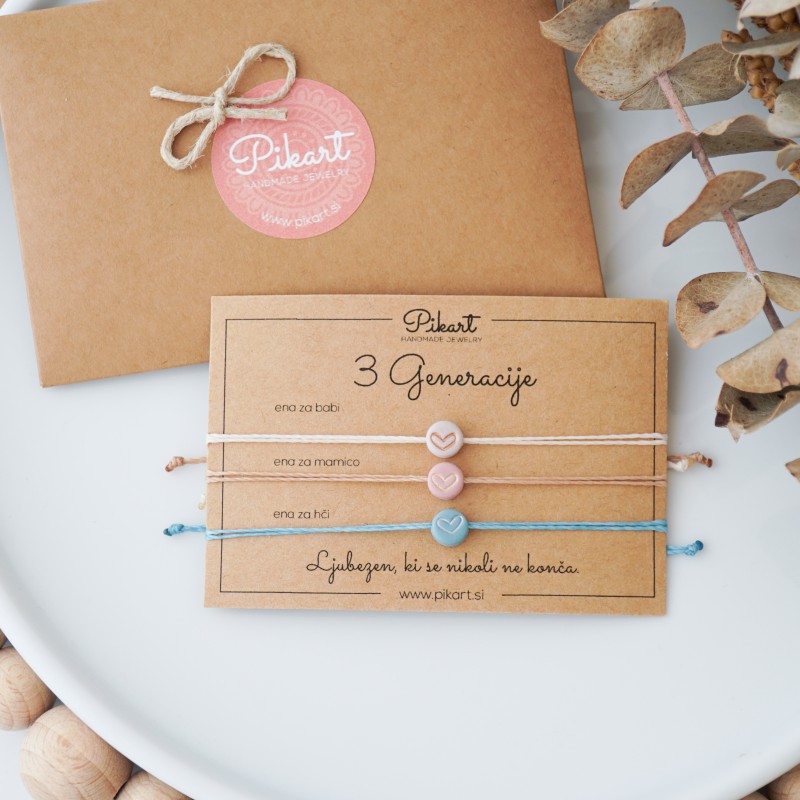 Set ujemajočih zapestnic s srčkom za babi, mami in hči