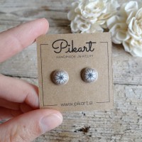Minimalist earrings - beige flower stud earrings