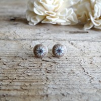Minimalist earrings - beige flower stud earrings