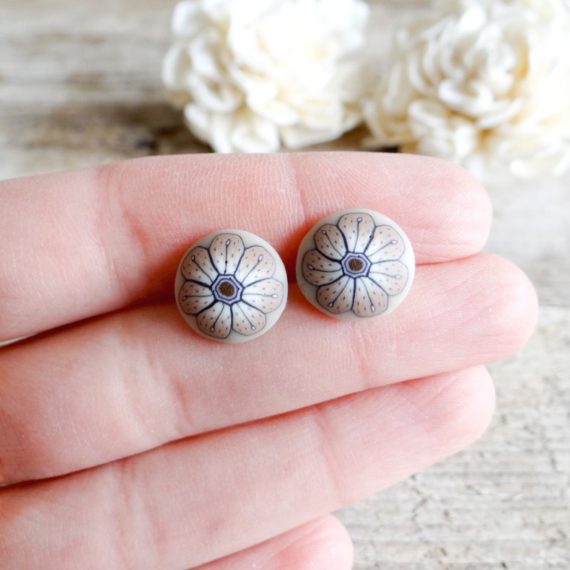 Bež okrogli uhani za ušesa brez lukenj