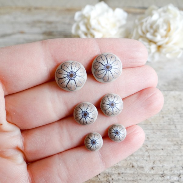 Bež okrogli uhani za ušesa brez lukenj