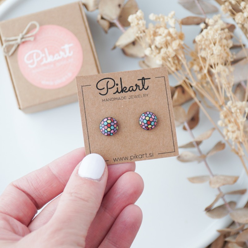 Barviti mini uhani s pikicami