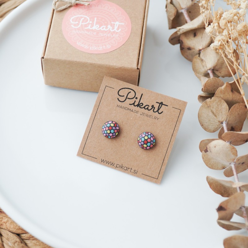 Barviti mini uhani s pikicami