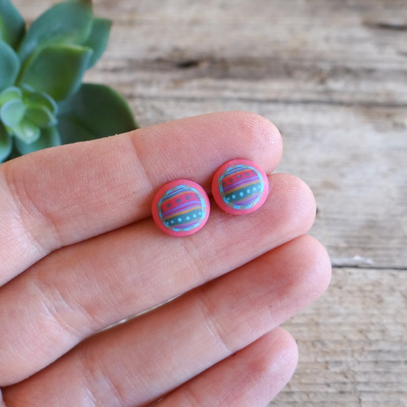 Barviti abstraktni majhni uhani