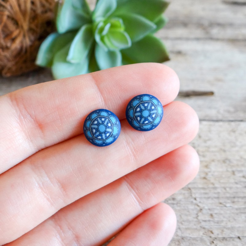 Modri mandala okrogli uhani na klip