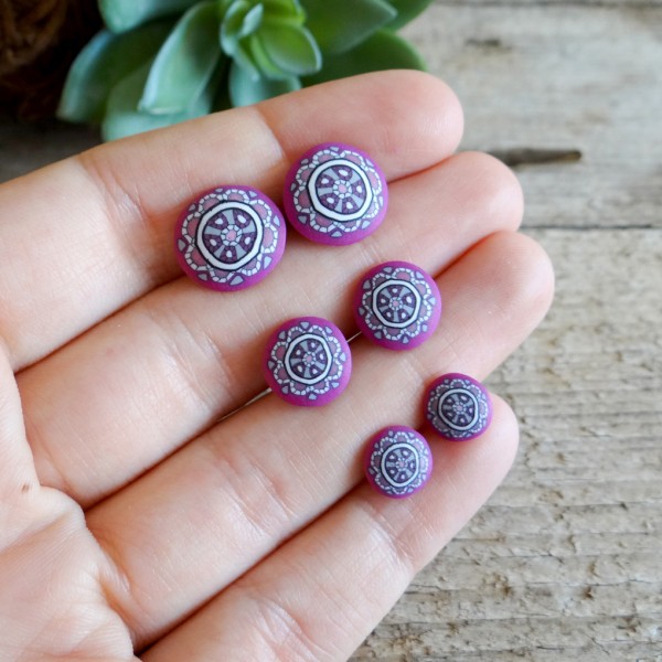 Roza mandala okrogli otroški uhani na klip