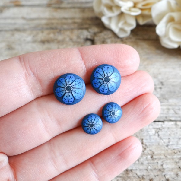 Modri okrogli uhani na klip