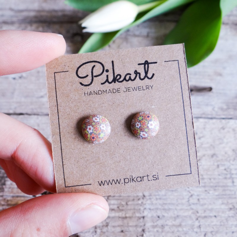 Rožasti uhani na klip v zemeljskih odtenkih