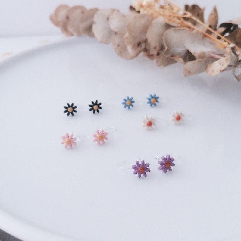 Otroški uhani marjetice za ušesa z ali brez luknjic