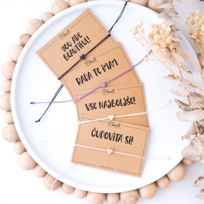 Majhni uhani srčki v različnih barvah