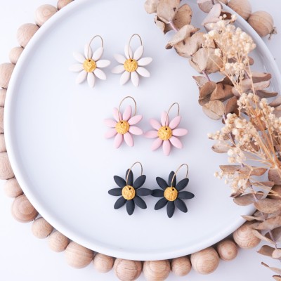 Viseči uhani marjetice - ročno izdelani cvetlični uhani