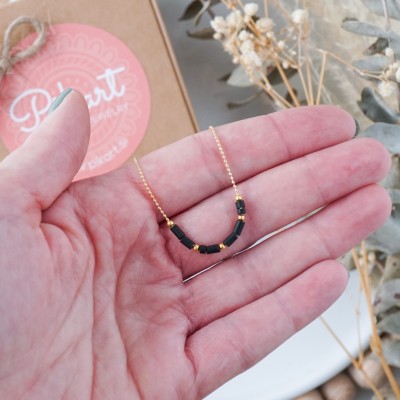 Personalizirano darilo za mamico ob rojstvu - zlata verižica z napisom