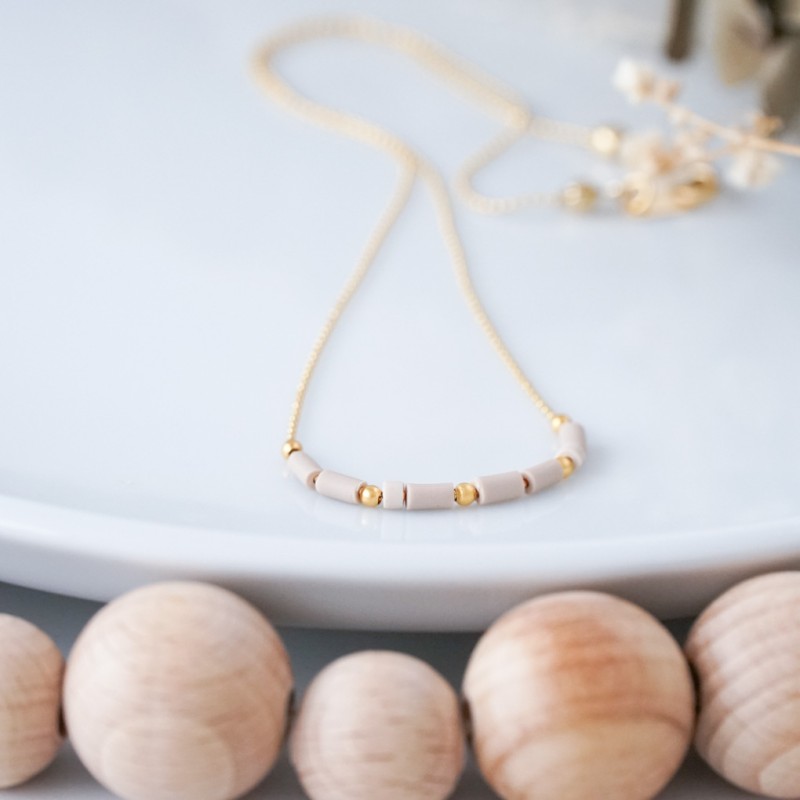 Darilo za mamo - zlata verižica z napisom v Morsejevi abecedi