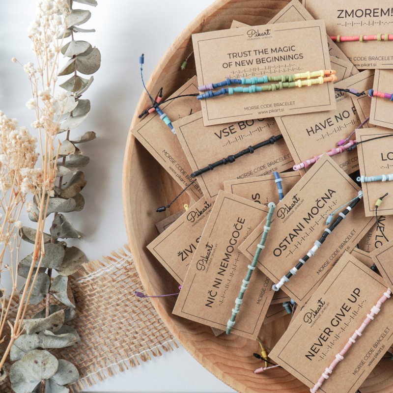 Darilo za punco - zapestnica z napisom RAD TE IMAM