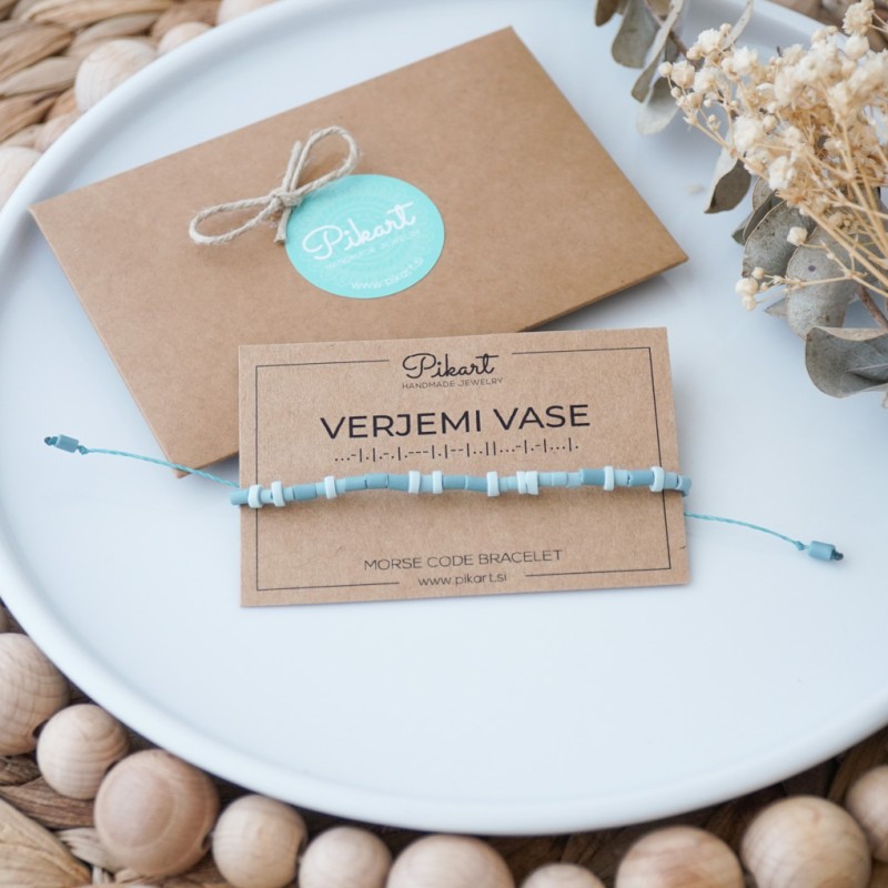 Turkizna personalizirana zapestnica z napisom v Morsejevi abecedi