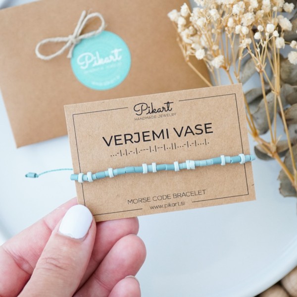 Turkizna personalizirana zapestnica z napisom v Morsejevi abecedi