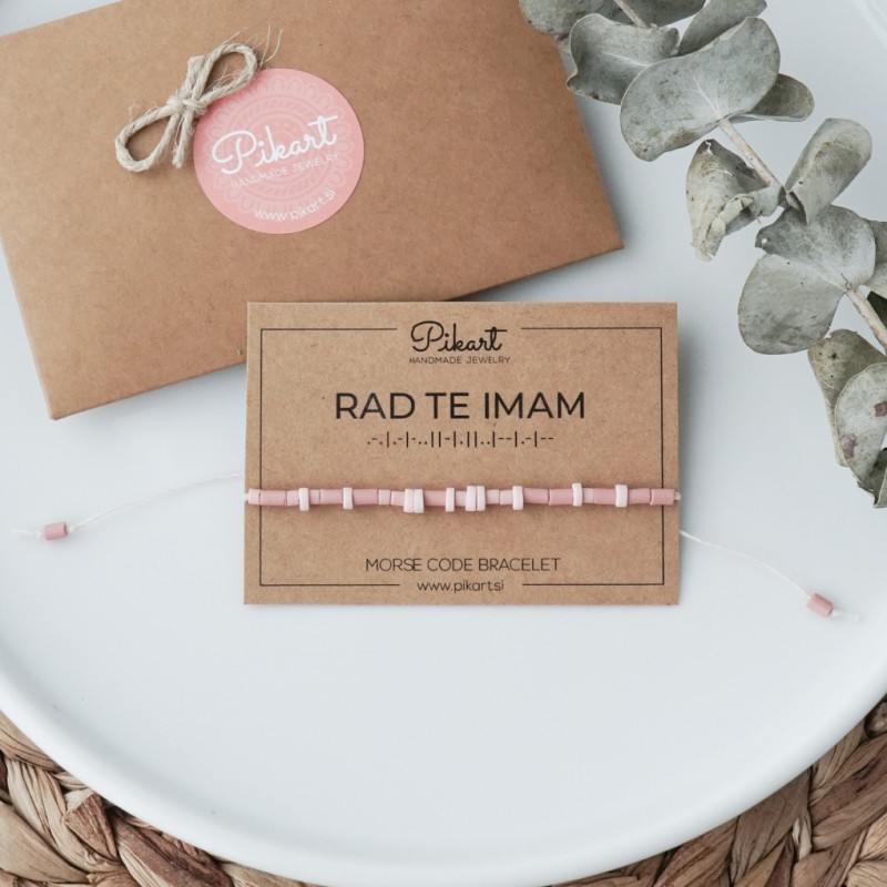 Pudrasto roza personalizirana zapestnica z napisom v Morsejevi abecedi