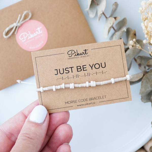 Bež personalizirana zapestnica z napisom v Morsejevi abecedi