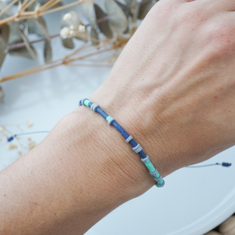 Modro zelena personalizirana zapestnica z napisom v Morsejevi abecedi