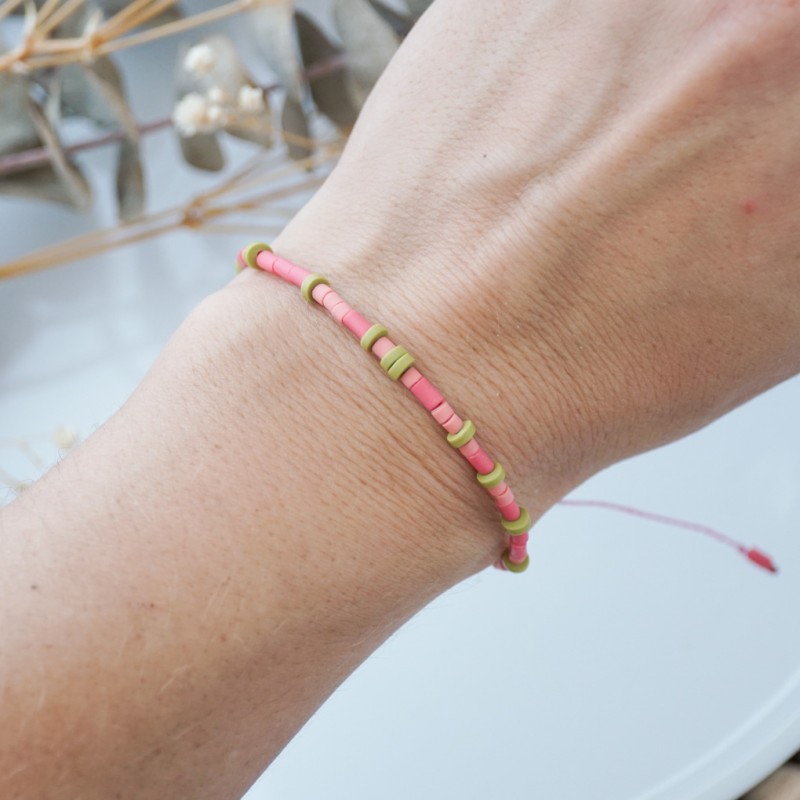 Oranžno roza personalizirana zapestnica z napisom v Morsejevi abecedi