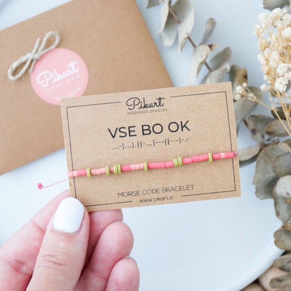 Oranžno roza personalizirana zapestnica z napisom v Morsejevi abecedi