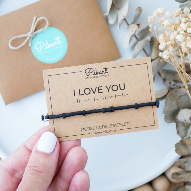 Črna personalizirana zapestnica z napisom v Morsejevi abecedi