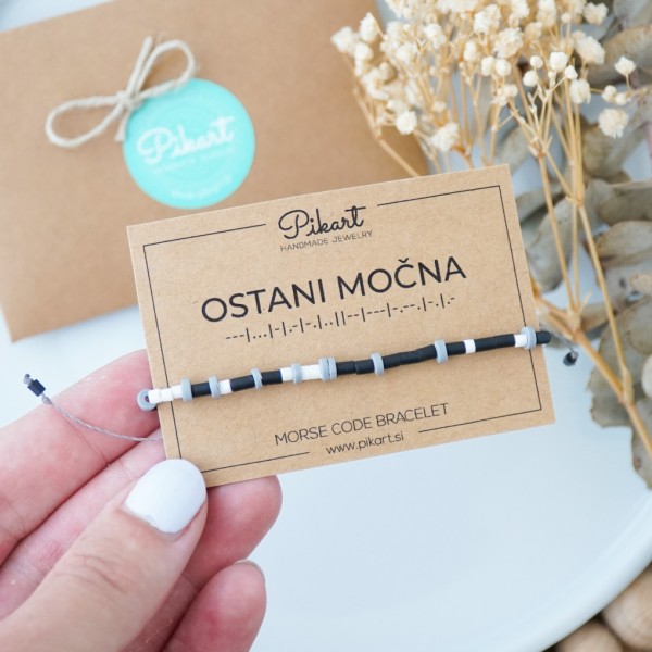 Črno bela personalizirana zapestnica z napisom v Morsejevi abecedi