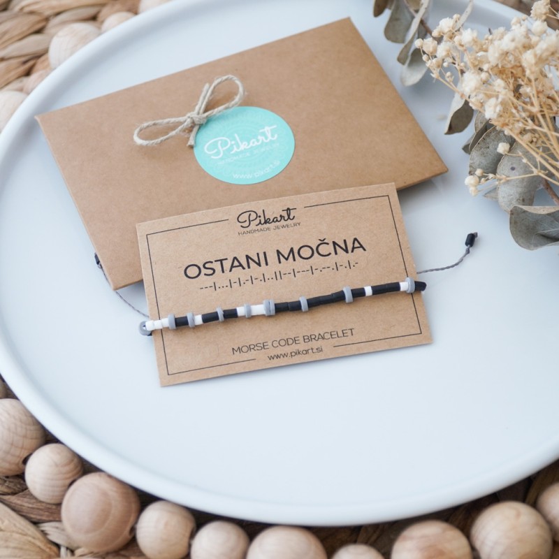 Črno bela personalizirana zapestnica z napisom v Morsejevi abecedi