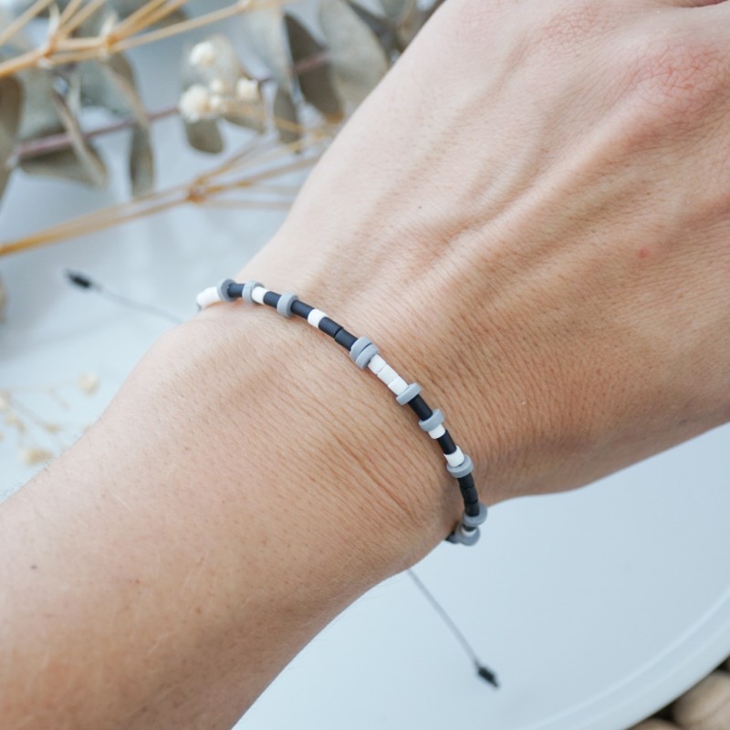 Črno bela personalizirana zapestnica z napisom v Morsejevi abecedi