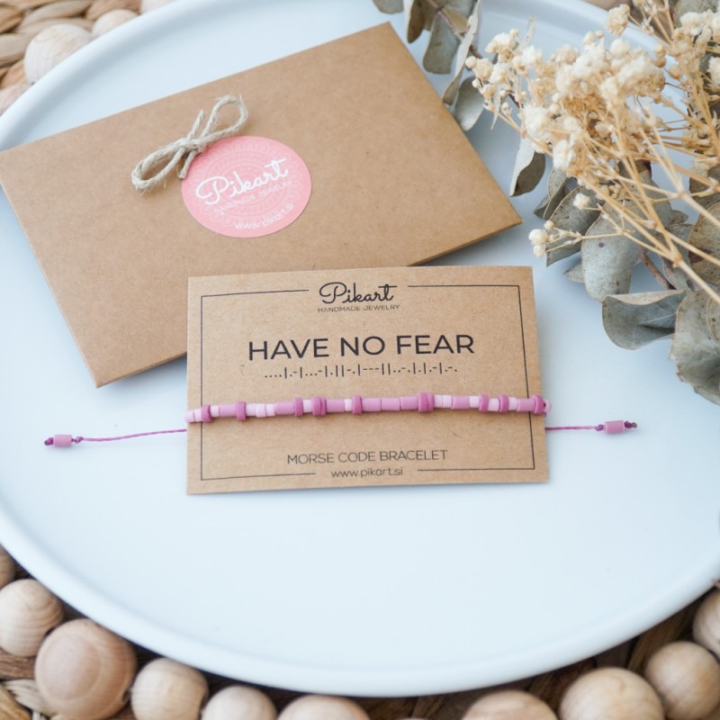 Svetlo lila personalizirana zapestnica z napisom v Morsejevi abecedi