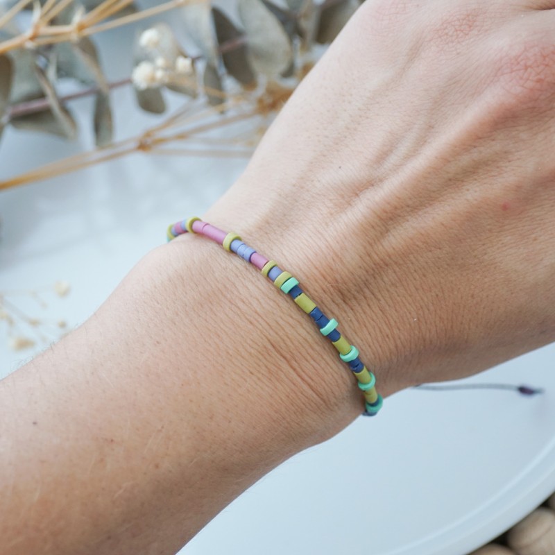 Pisana personalizirana zapestnica z napisom v Morsejevi abecedi