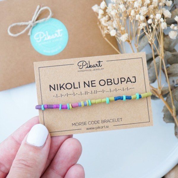 Pisana personalizirana zapestnica z napisom v Morsejevi abecedi