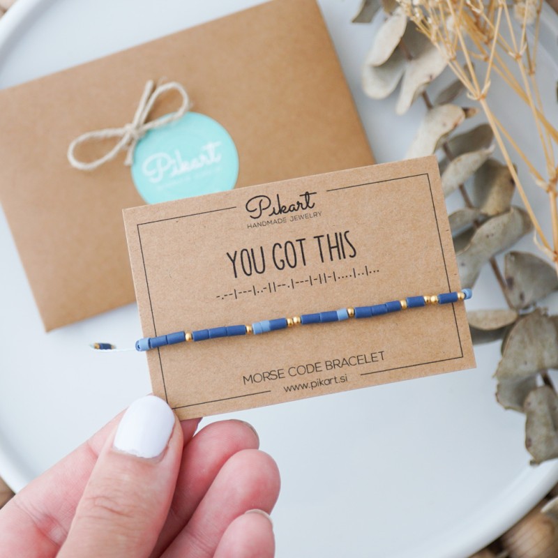Modro zlata personalizirana zapestnica z napisom v Morsejevi abecedi