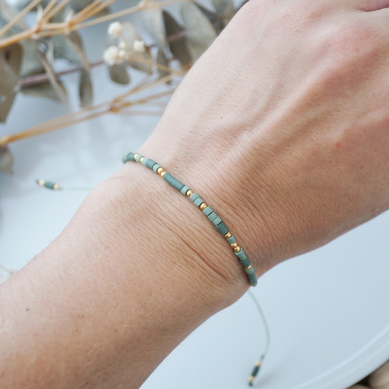 Zeleno zlata personalizirana zapestnica z napisom v Morsejevi abecedi