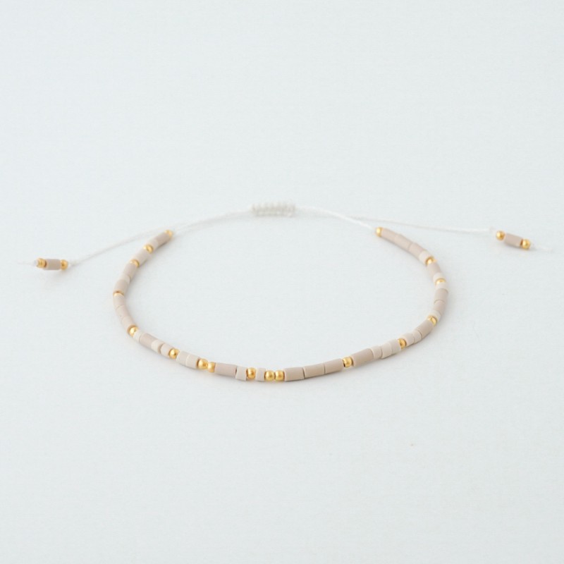 Bež zlata personalizirana zapestnica z napisom v Morsejevi abecedi