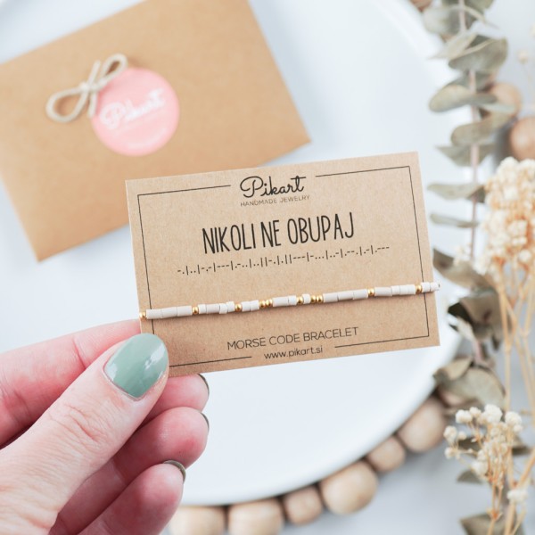 Bež zlata personalizirana zapestnica z napisom v Morsejevi abecedi