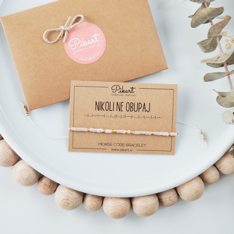 Bež zlata personalizirana zapestnica z napisom v Morsejevi abecedi