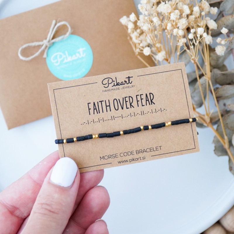 Črno zlata personalizirana zapestnica z napisom v Morsejevi abecedi