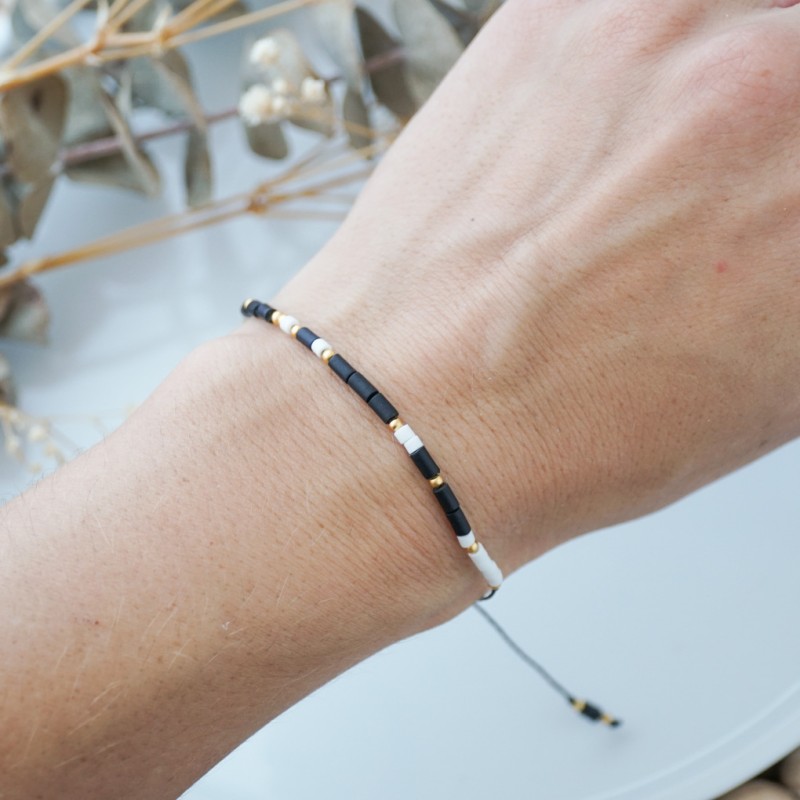 Črno bela zlata personalizirana zapestnica z napisom v Morsejevi abecedi