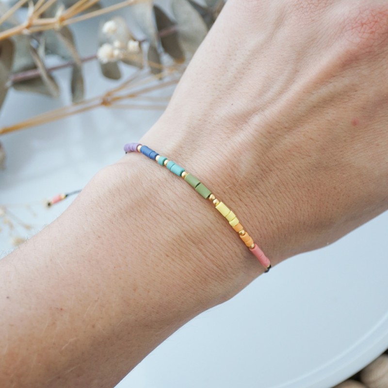 Mavrično zlata personalizirana zapestnica z napisom v Morsejevi abecedi