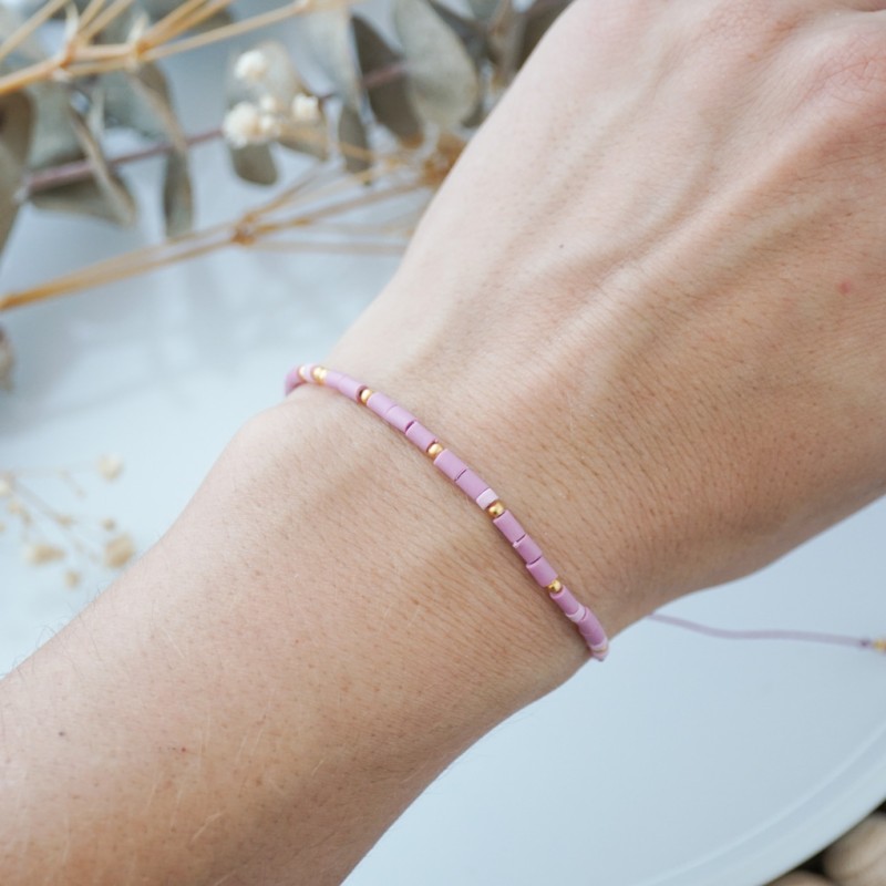 Lila zlata personalizirana zapestnica z napisom v Morsejevi abecedi